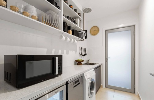 Fingal Apartment | Premier Moonah Views Getaway - Family-Friendly Amenities
