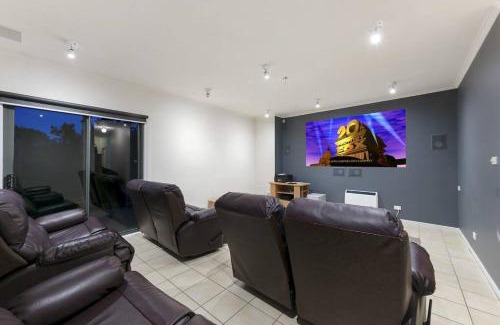 St. Andrews Beach House | Moonahridge Accommodation: Oceanfront Getaway with Spa