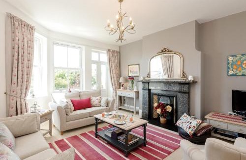 Freshwater Bay House | Moonbeam House: 4-Star Family-Friendly Retreat