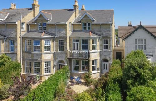 Freshwater Bay House | Moonbeam House: 4-Star Family-Friendly Retreat