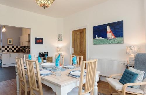 Freshwater Bay House | Moonbeam House: 4-Star Family-Friendly Retreat
