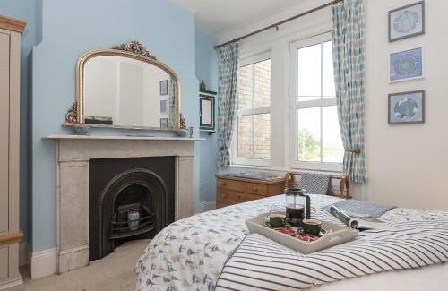 Freshwater Bay House | Moonbeam House: 4-Star Family-Friendly Retreat
