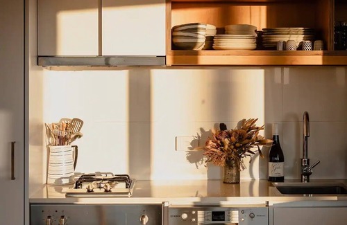 Beaumaris Apartment | Moonbird Beach Shack: Your Ocean Escape Awaits