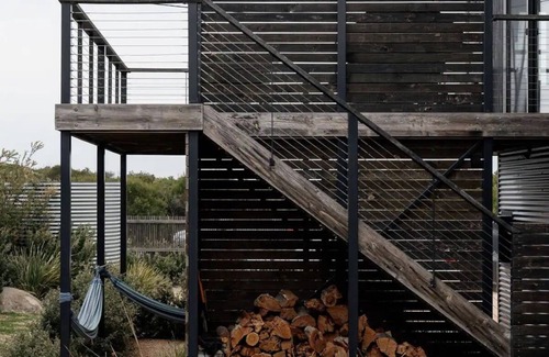Beaumaris Apartment | Moonbird Beach Shack: Your Ocean Escape Awaits