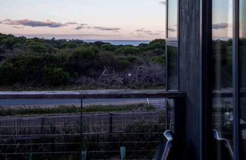 Beaumaris Apartment | Moonbird Beach Shack: Your Ocean Escape Awaits