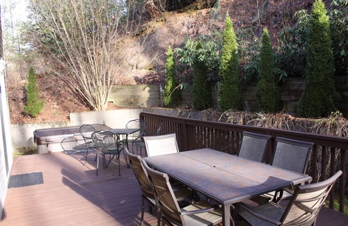 Sherwood Forest House | Explore Nature at Moondance: Hike, Bike & Relax with Hot Tub