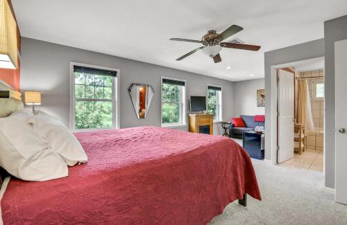 New Paltz Bed & Breakfast | Moondance Ridge Suites: 4-Star Retreat with Hot Tub & Breakfast