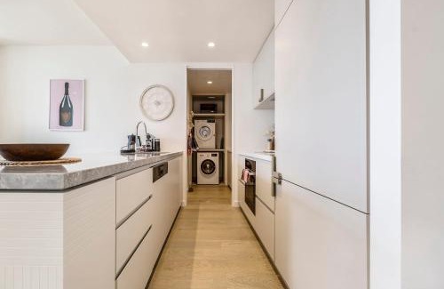 Moonee Ponds Apartment | Moonee Valley Park: Top-rated Stay with Convenient Parking