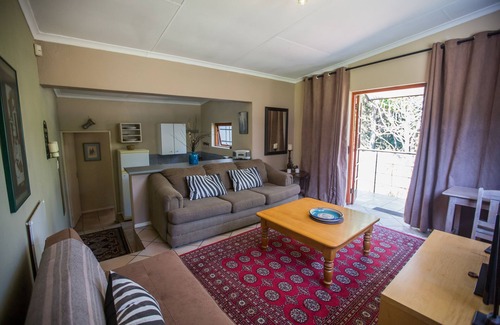 Greater Johannesburg Metropolitan Area Cottage | Discover Moonflower Cottages with Pool and Breakfast