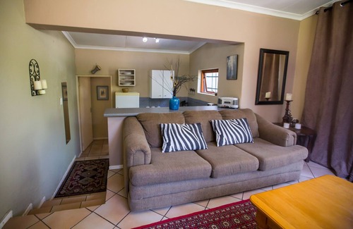 Greater Johannesburg Metropolitan Area Cottage | Discover Moonflower Cottages with Pool and Breakfast
