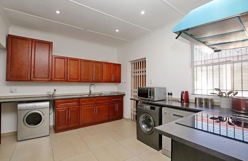 Greater Johannesburg Metropolitan Area Cottage | Discover Moonflower Cottages with Pool and Breakfast