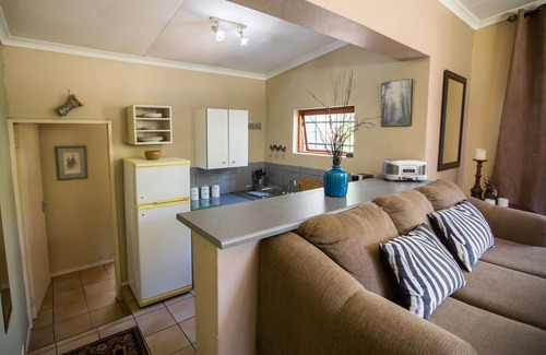 Greater Johannesburg Metropolitan Area Cottage | Discover Moonflower Cottages with Pool and Breakfast