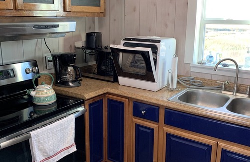 Surfside Beach Cottage | Serene Moongazer: Relaxation with Ocean View Amenities