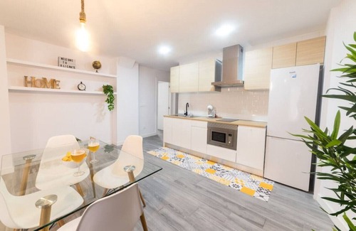 Sant Blai Apartment | Relax at Moonkey: Cardenal Payá with Jacuzzi & Patio