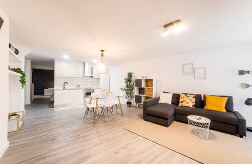 Sant Blai Apartment | Relax at Moonkey: Cardenal Payá with Jacuzzi & Patio
