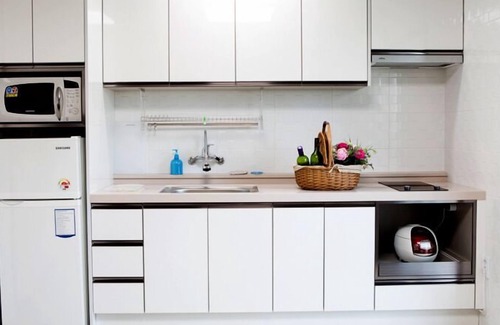 Jocheon House | Budget-Friendly Moonkle: Family Rooms with Breakfast & Kitchen