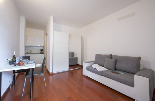 Lugano Apartment | Elegant Moonlight Hotel in Lugano with Ocean View Amenities