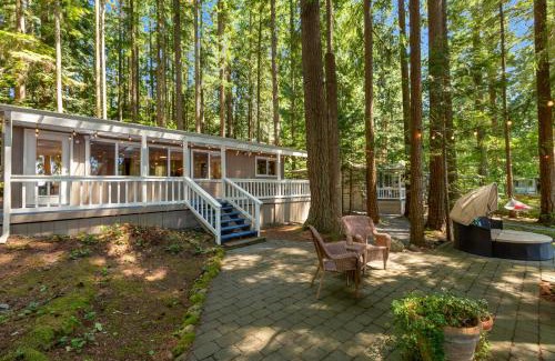 Fall City House | Exceptional Moonlight Cottage with Private Beach & Ocean Views