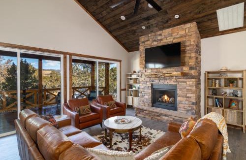 Orderville House | Discover Moonlight Lodge: Cozy Retreat near Zion & Bryce