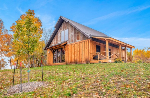 De Soto Cabin | Moonlight Ridge: 10/10 Rated Retreat with Hot Tub & Ocean View