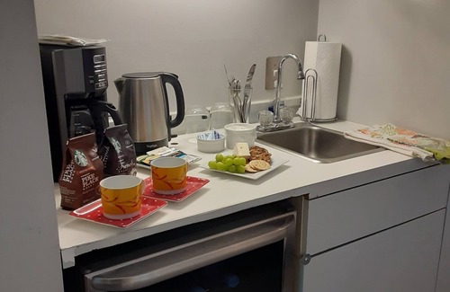 Airport Heights Community Council Apartment | Indulge in the Moonlight Spa Suite: Top-Rated Comfort