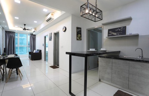 Kampung Sembulan Baru Apartment | Experience Moonlight Suite at Sutera Avenue, 4-Star Comfort