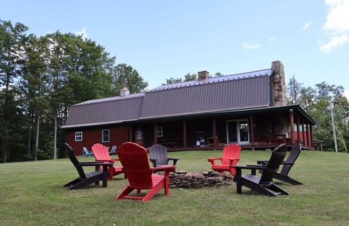 Coudersport Cabin | Experience Moonraker Stargazing: Pet-Friendly Remote Cabin