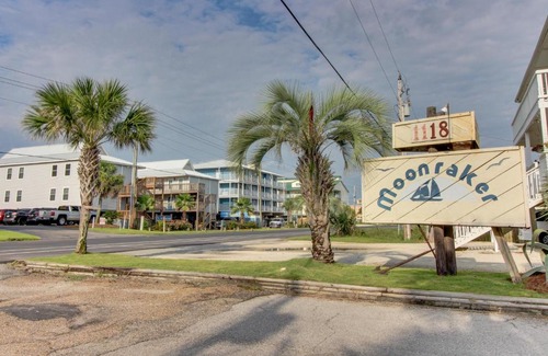 Gulf Shores Apartment | Budget-Friendly Moonraker Condos: Child Friendly Retreat