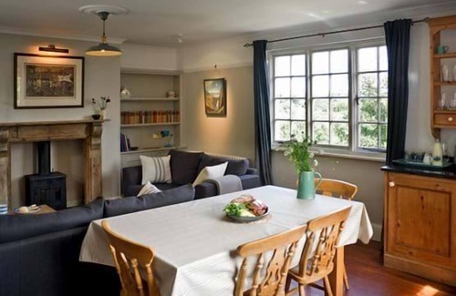 Cadgwith Cottage | Cozy Moonsail in Cadgwith Cove - Family-Friendly Retreat