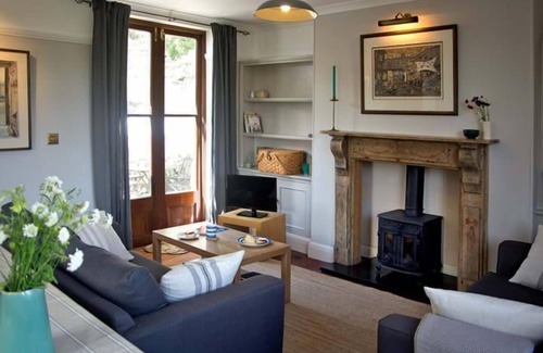 Cadgwith Cottage | Cozy Moonsail in Cadgwith Cove - Family-Friendly Retreat