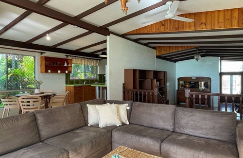 Traviston House | Beachfront Retreat at Moonshadow - 3BR with Water Views