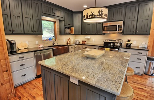Warrensville Cabin | Riverfront Retreat: Hot Tub, Pool Table & Fire Pit Await