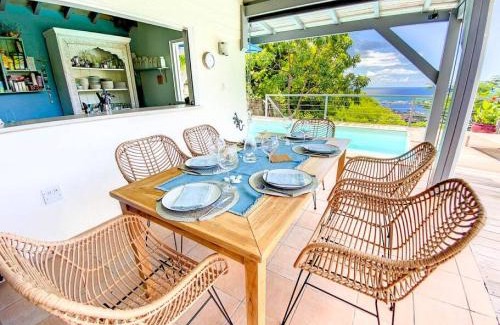 Cole Bay Villa | Oceanfront Retreat: Moonstone Room with Pool & Sea Views
