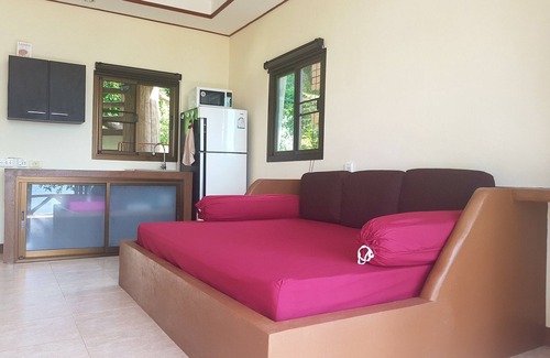 Haad Rin Hotel | Modern Moonstone Studio: Family-Friendly with Pool & Breakfast