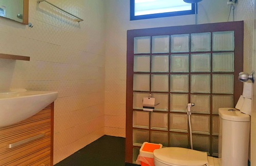 Haad Rin Hotel | Modern Moonstone Studio: Family-Friendly with Pool & Breakfast