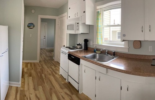 Old Orchard Beach Hotel | Experience Comfort at Moontide Motel Cabins & Apartments