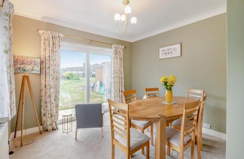 Alne House | Inviting Moor Close: Pet & Child Friendly, Rated 9.5/10