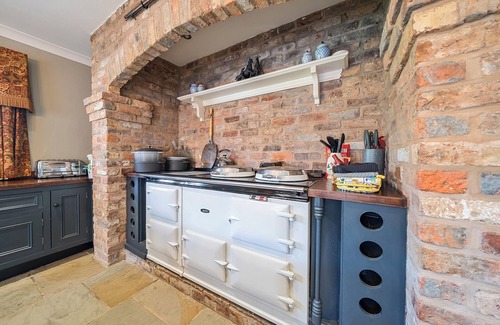 Poulton-le-Fylde Cottage | Family-Friendly Moor End Manor with Spa & Hot Tub