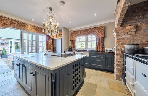 Poulton-le-Fylde Cottage | Family-Friendly Moor End Manor with Spa & Hot Tub