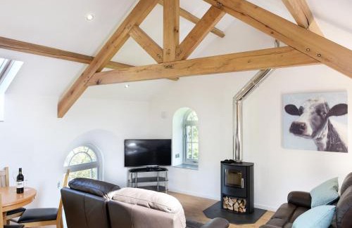 Saint Breward House | Unforgettable Moor View Chapel: Pet-Friendly Retreat