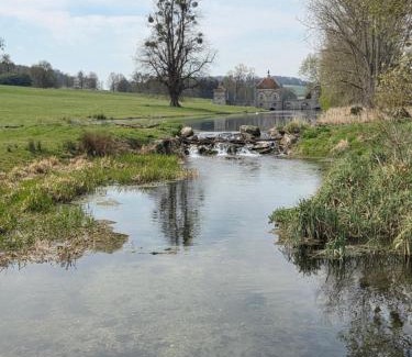 High Wycombe House | Relax at Moorcroft with Hot Tub and Kitchen Amenities
