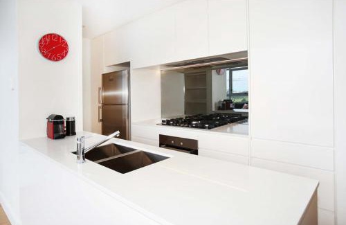 Zetland Apartment | Stylish Zetland Apartment with Views and Hot Tub Access
