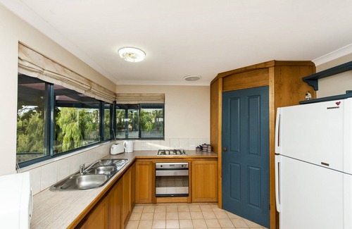 Guilderton House | Serene River Views with Family-Friendly Amenities