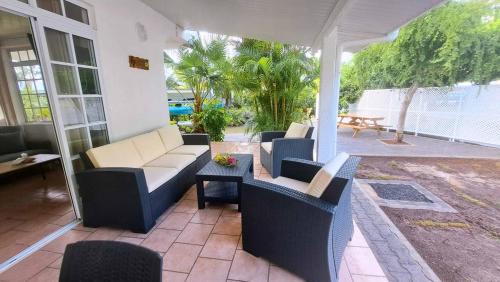 Tiahura House | Experience Family-Friendly Comfort at Fare Manoa Mahana
