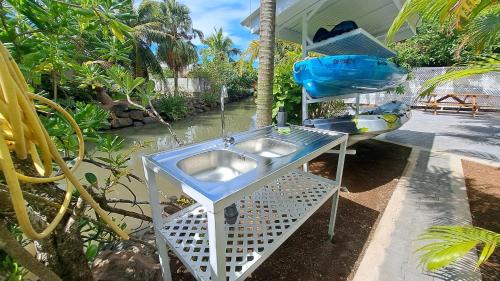 Tiahura House | Experience Family-Friendly Comfort at Fare Manoa Mahana