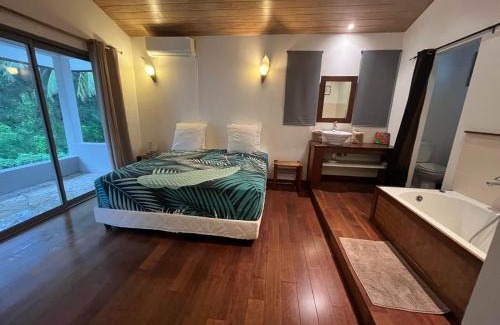 Temae House | Moorea Temae Villa: Steps to Beach, Golf & Ocean Views
