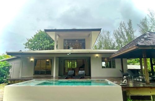 Temae House | Moorea Temae Villa: Steps to Beach, Golf & Ocean Views