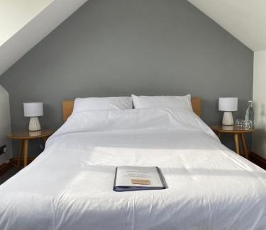 Ruswarp House | Eco-Friendly Mooredge B&B with Hot Tub & Breakfast Included