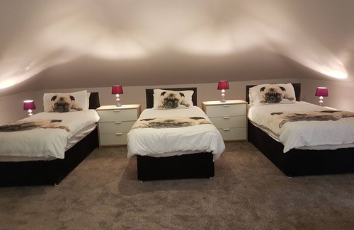 Fermoy House | Elegant Moorepark West House: Spa & Family-Friendly Stay