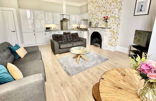 Acomb Apartment | Moorgate View: Family-Friendly Stay with Free Parking